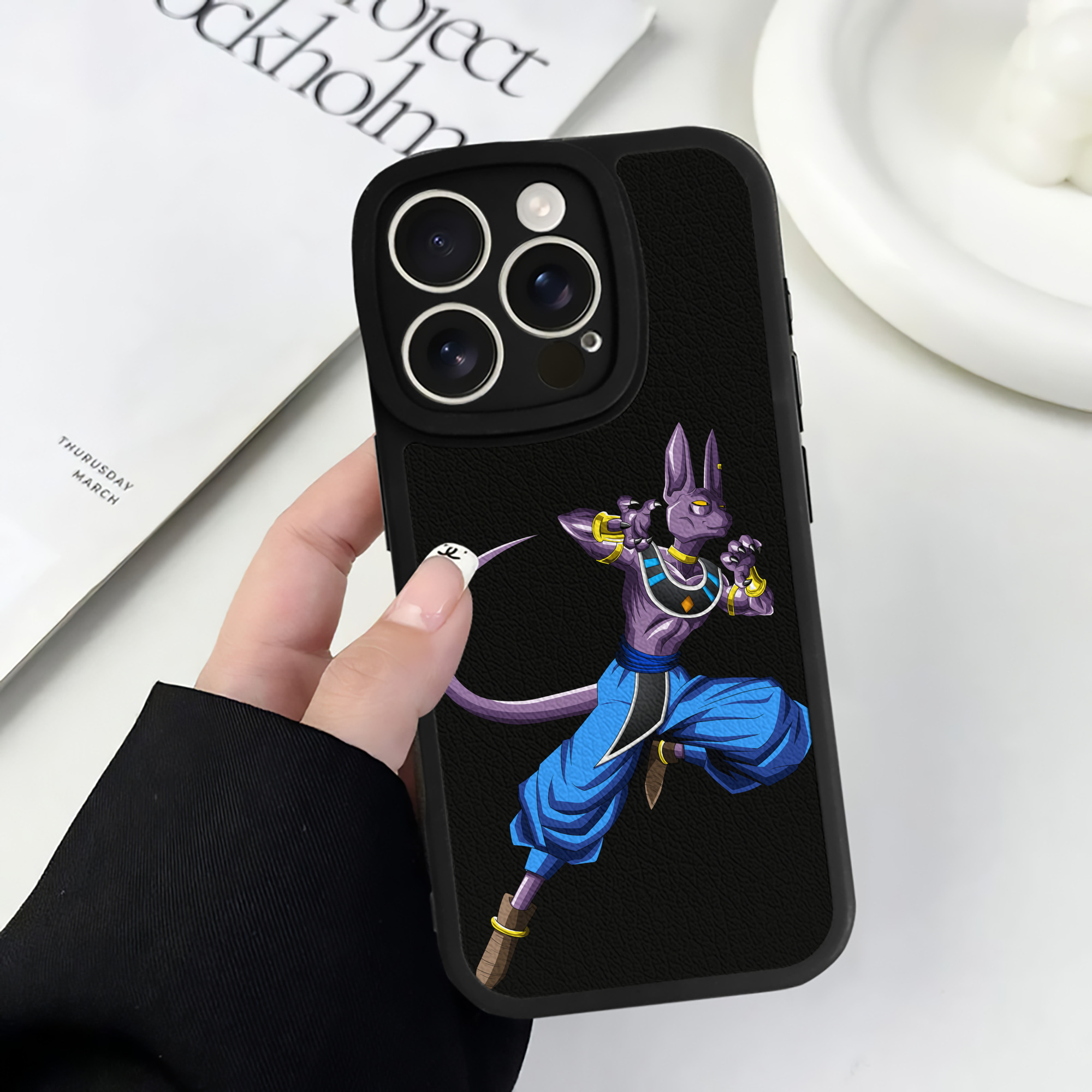 （画像用） ドラゴンボール ビルス 破壊神ビルス DRAGON BALL Beerus Birusu 【iPhone 16シリーズ対応】シリコンスマホケース（レザー調） 材質：シリコン
